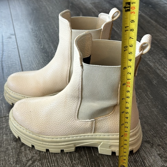 Cream Platform boots - Picture 5 of 10